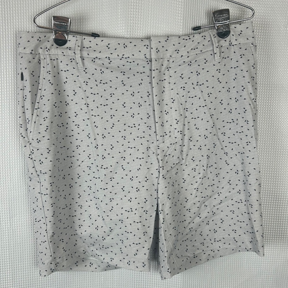 All in Motion Mens Golf Shorts Silver Triangle Print 4-Way Stretch Size 34 NWT